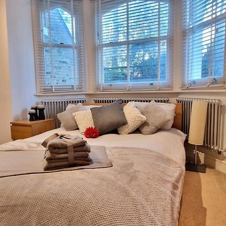 Action Packed Local 3Br 1 Mins Walk To Everything Lejlighed London Eksteriør billede