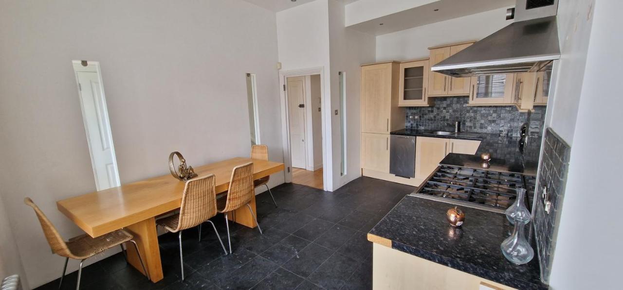 Action Packed Local 3Br 1 Mins Walk To Everything Lejlighed London Eksteriør billede